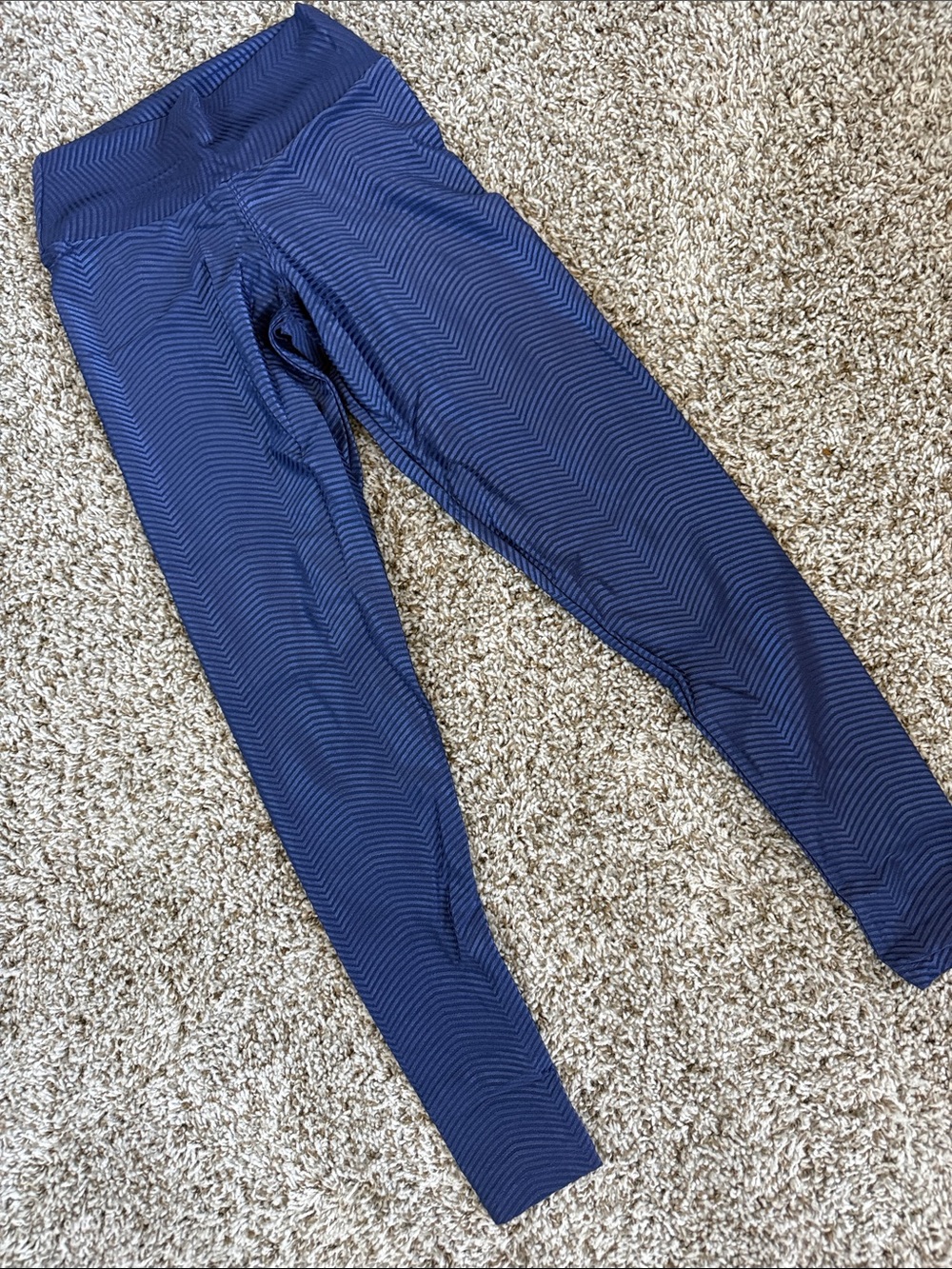 High-Rise Chevron Performance Leggings in Navy